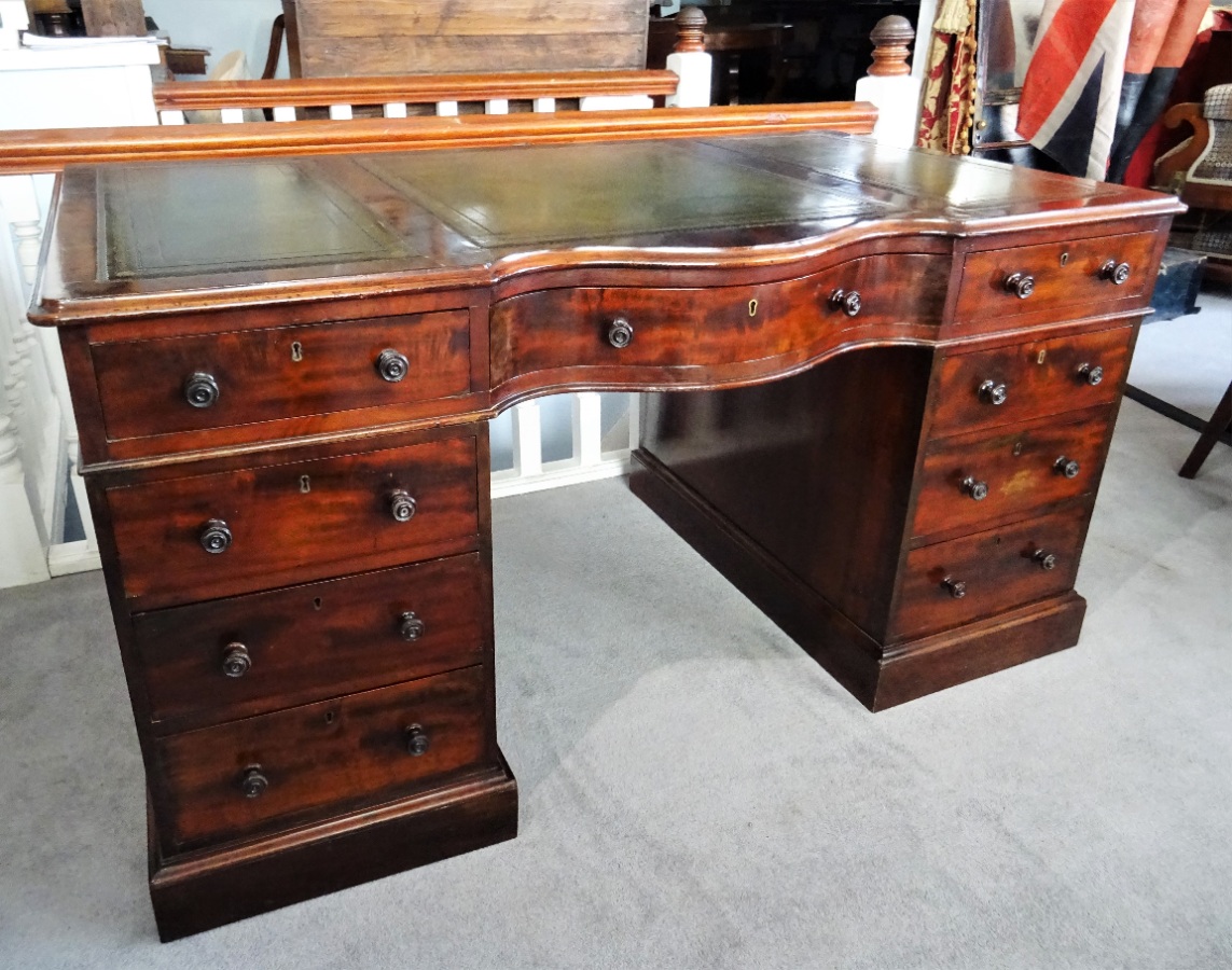 Pedestal Desk  (1).JPG